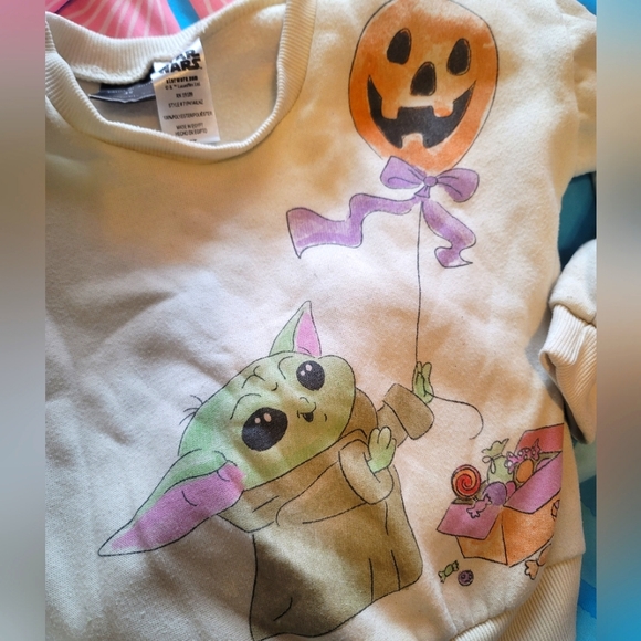 🦄 Star Wars Baby Yoda Groku Girls Sweatshirt size 5T - Picture 2 of 3